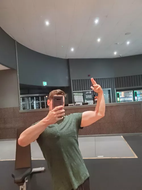 24 m 4 F in ncl need a good night of fun