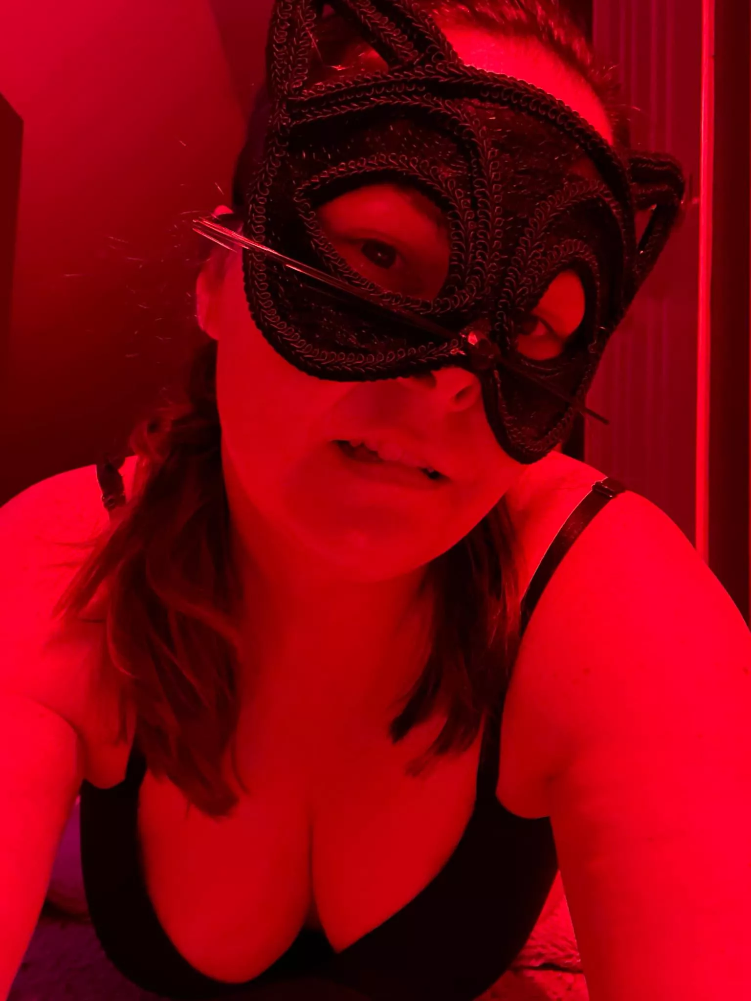 38MF in Murfreesboro looking for M/F/MF to have some kinky fun to start the work week off on the right foot.