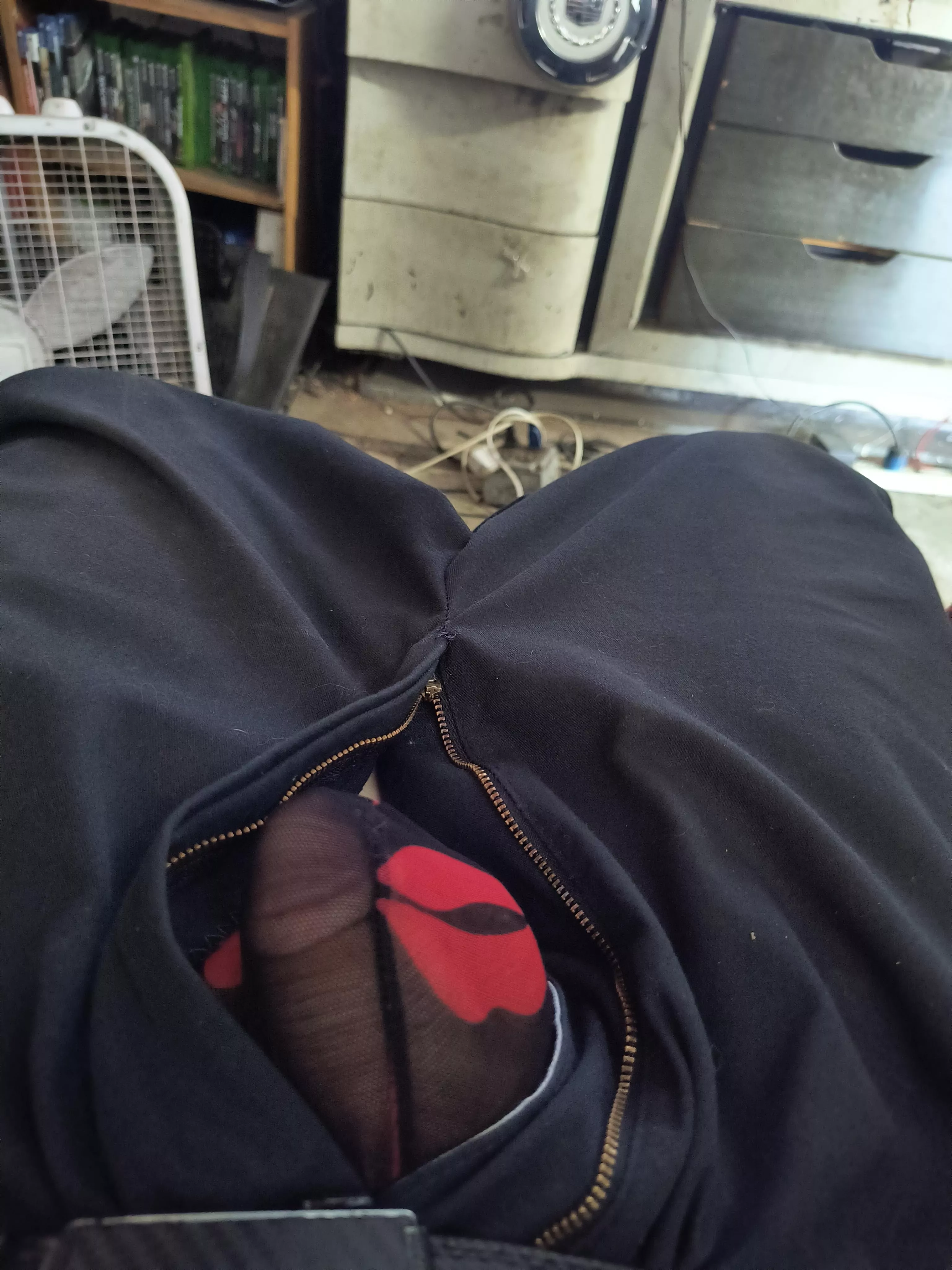 A little peekaboo 😘💋