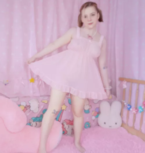 A pink dress and two ponytails