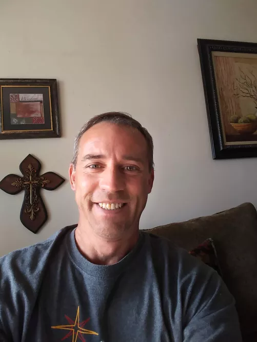 Any ladies want to smoke and chill around 183 area hit me up