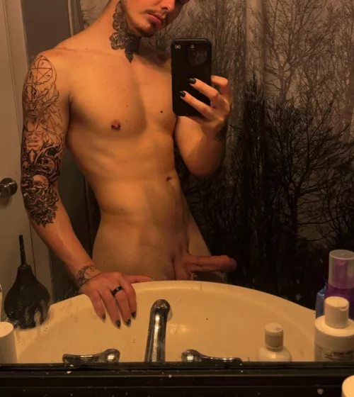 Any pig$ wanna help this boy get covered in ink and keep his nail$ done?