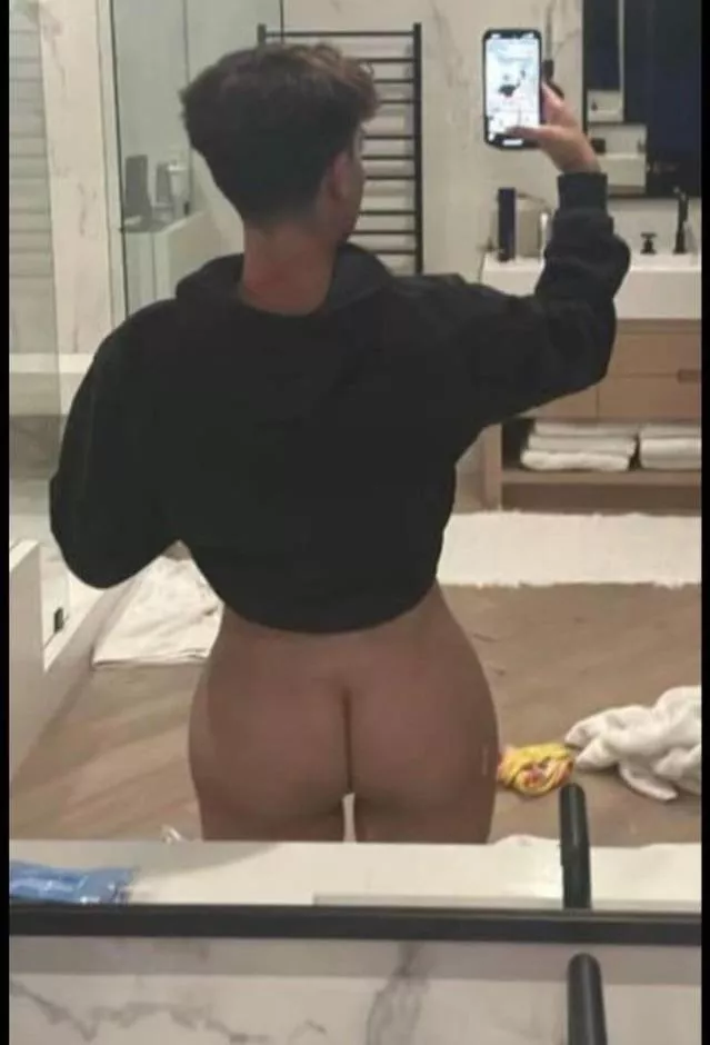 Anybody else wanna taste his juicy ass?