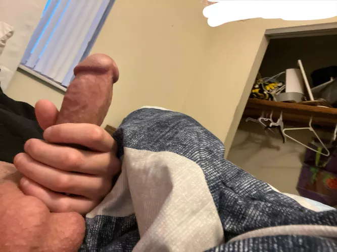 Anyone need a STRAIGHT/Curious JO or frot bud? I am MAINLY straight. 