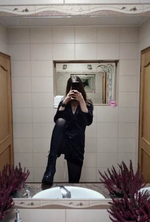 Be pathetic and relapse for a goth princess 🤭🖤