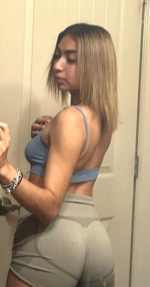 blonde girls who wear blue are the hottest 