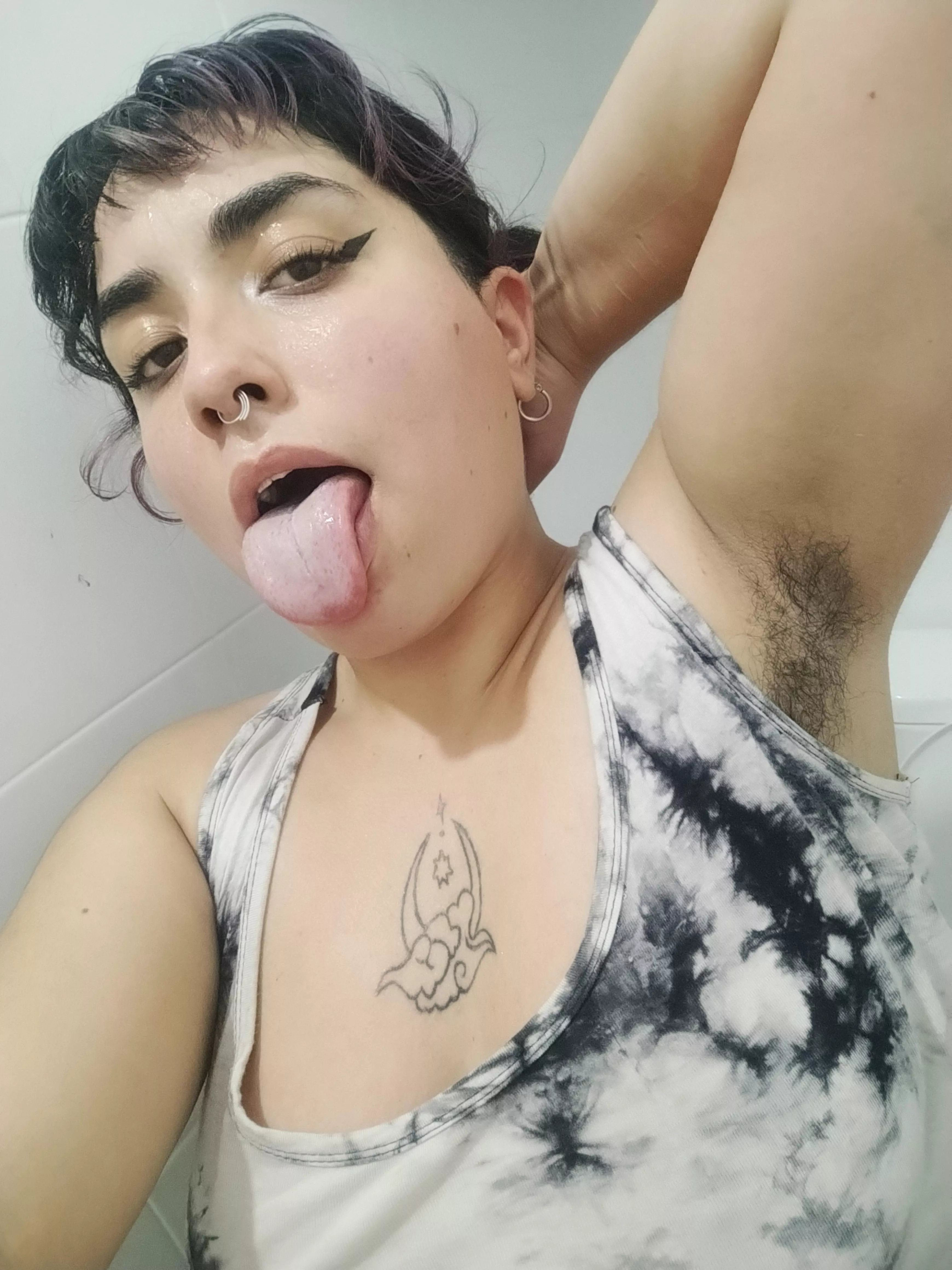 Can u guess how Is my smell after doing my class of twerk? [Hs] 