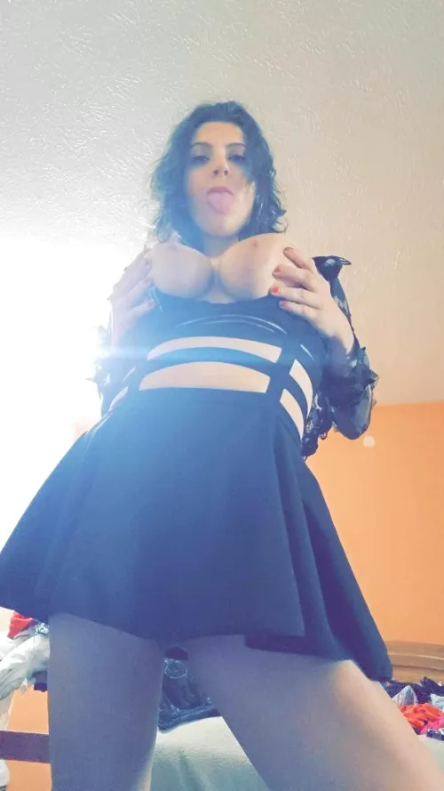 Check out my tele @jessic1994 