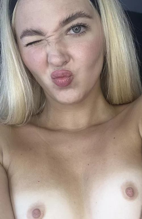 Close-up selfies with small boob