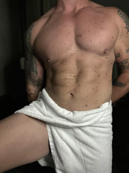 Come drop this towel 