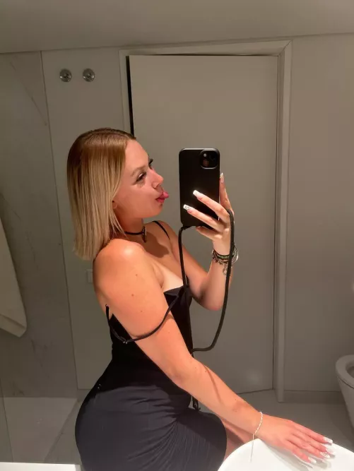 Could come and help me fill this mirror frame and maybe fill me up later?