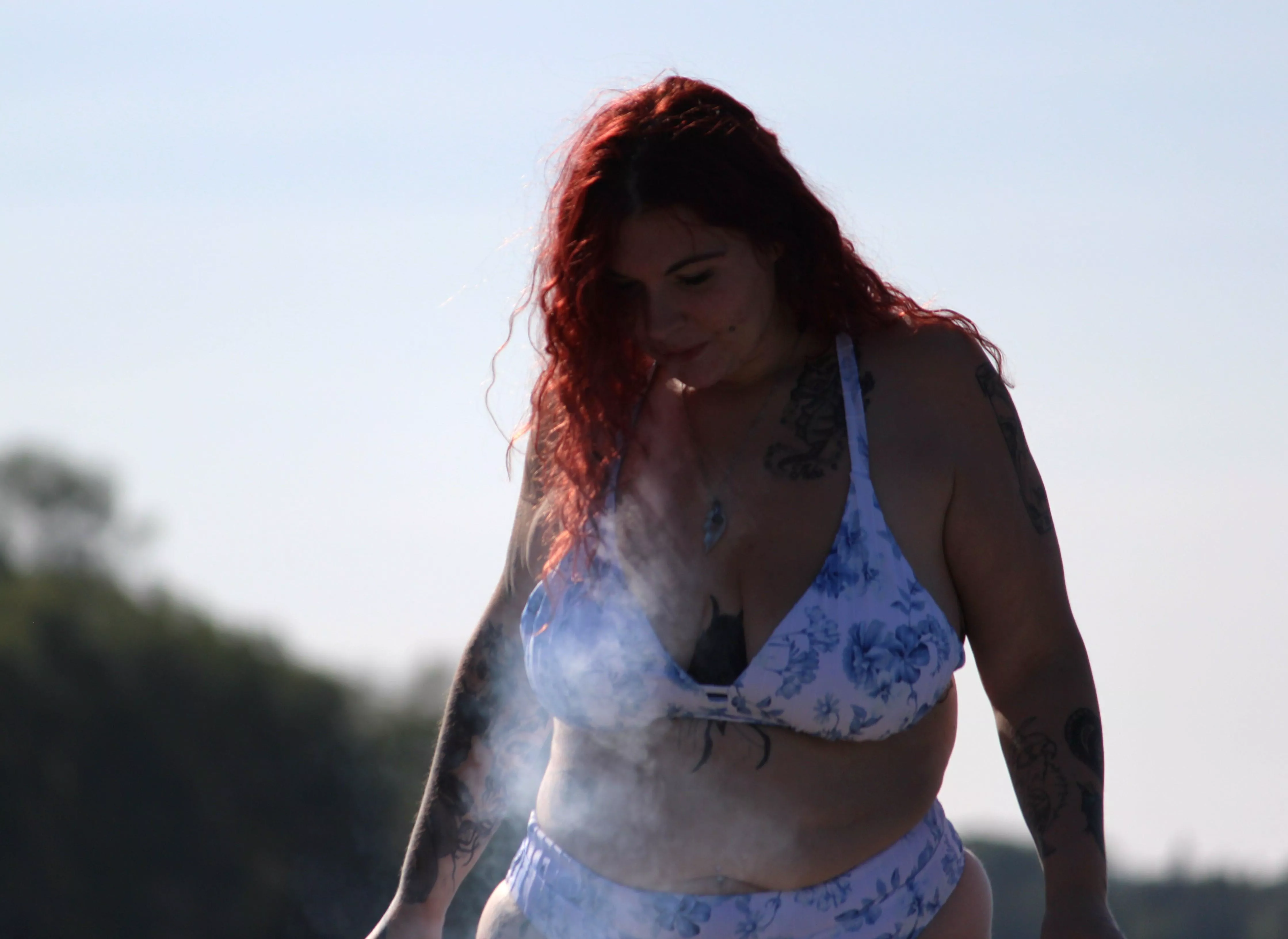 Curvy and smoking ✨️💅