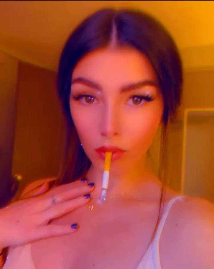 Do I look sexy w a cig 