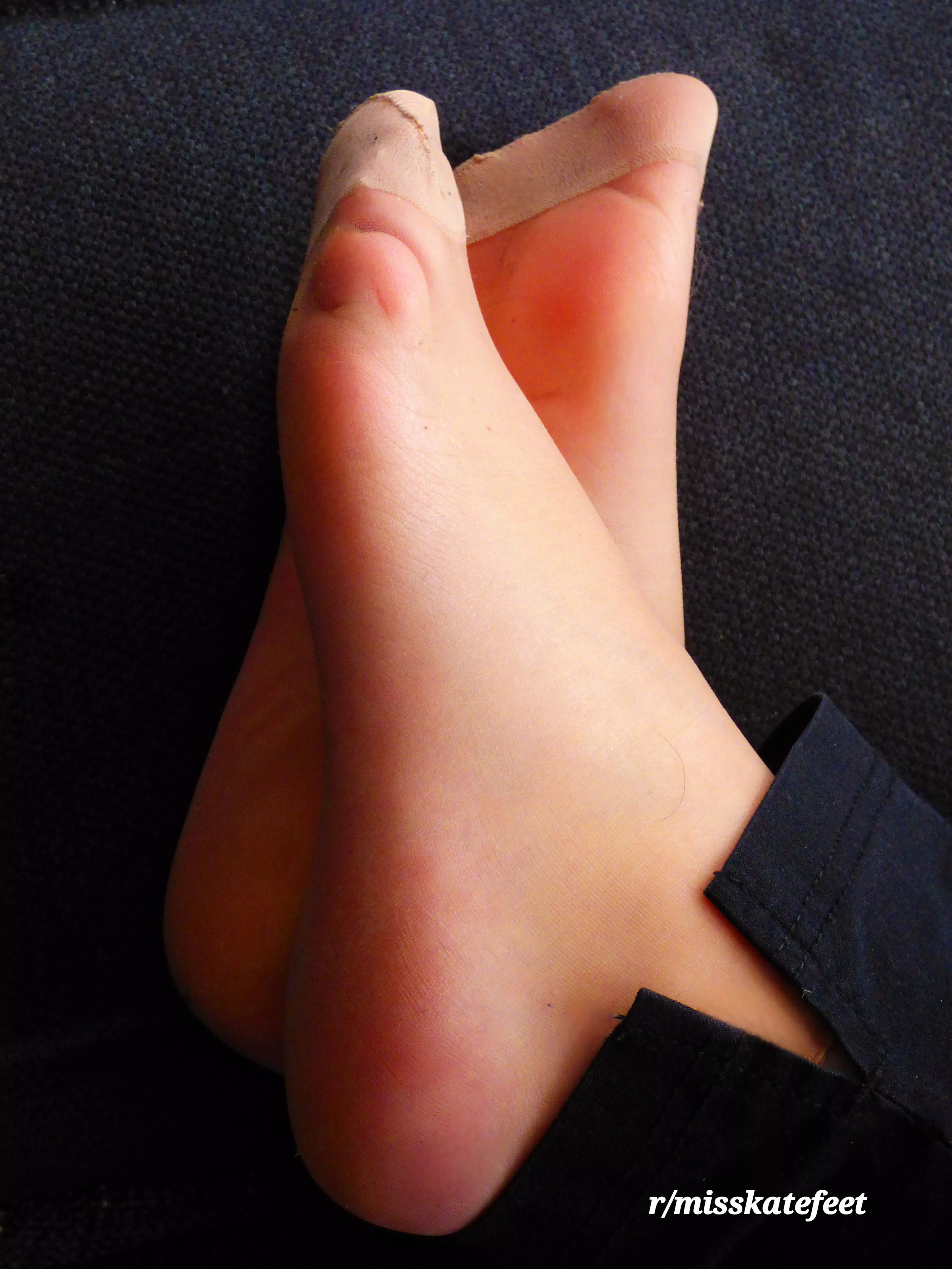 Do you like my sweet feet in pantyhose ?