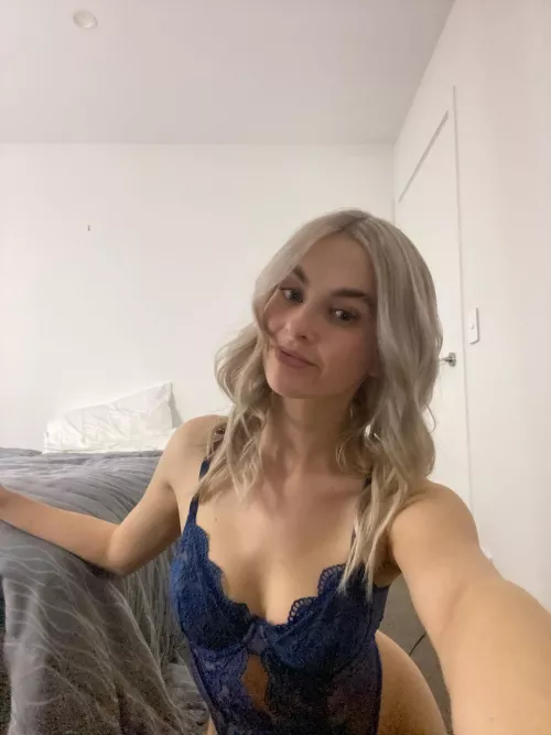 (f) In BC next week! trying to find an older guys who can explore with me. i can travel for the right guy