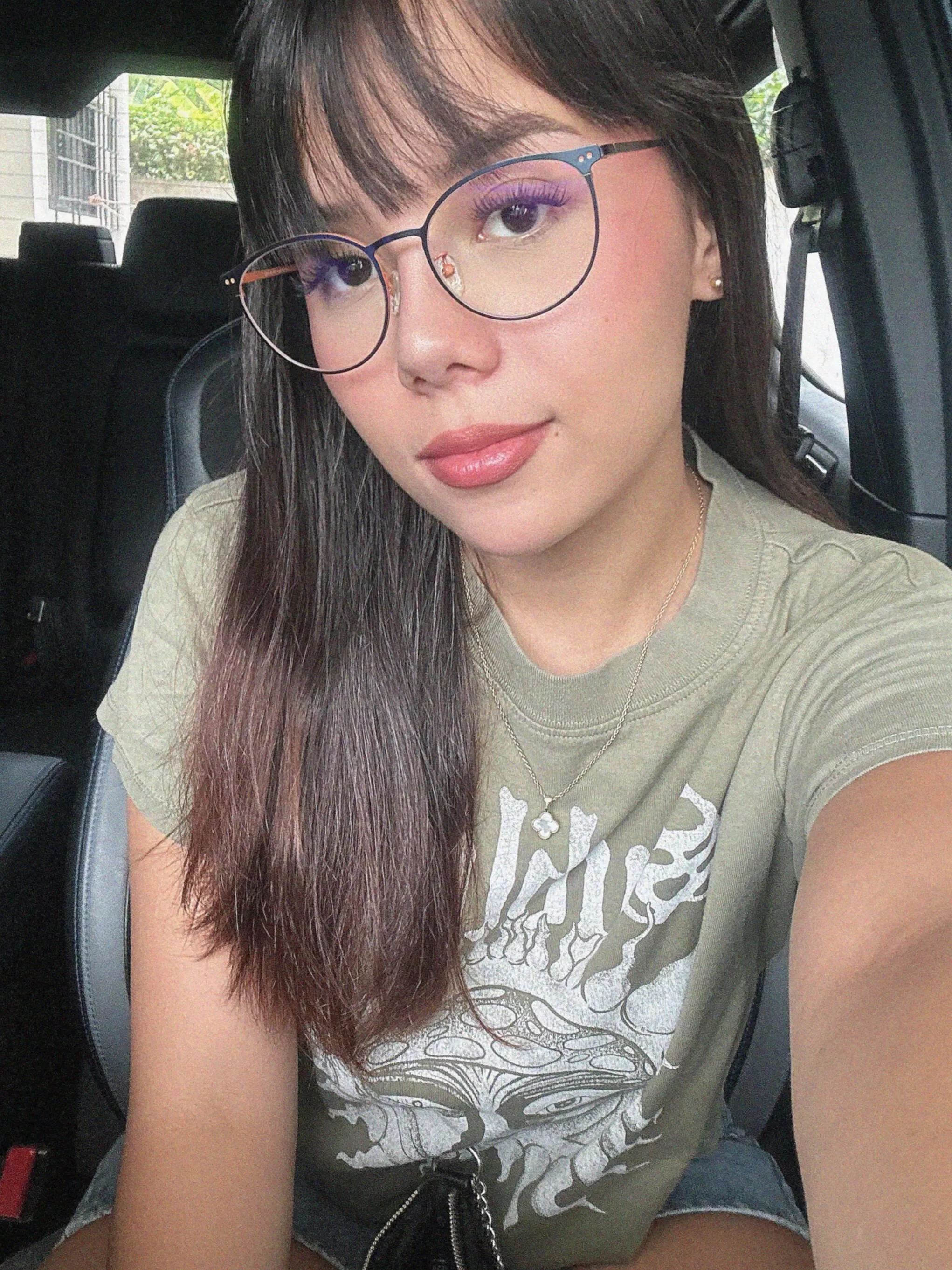 F19, College girl ready to meet someone interesting 