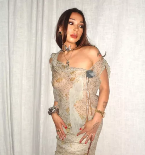 Giving it all up just to hear me say good boy. 