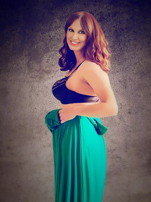 Hey, stop peeking, I'm not dressed yet......