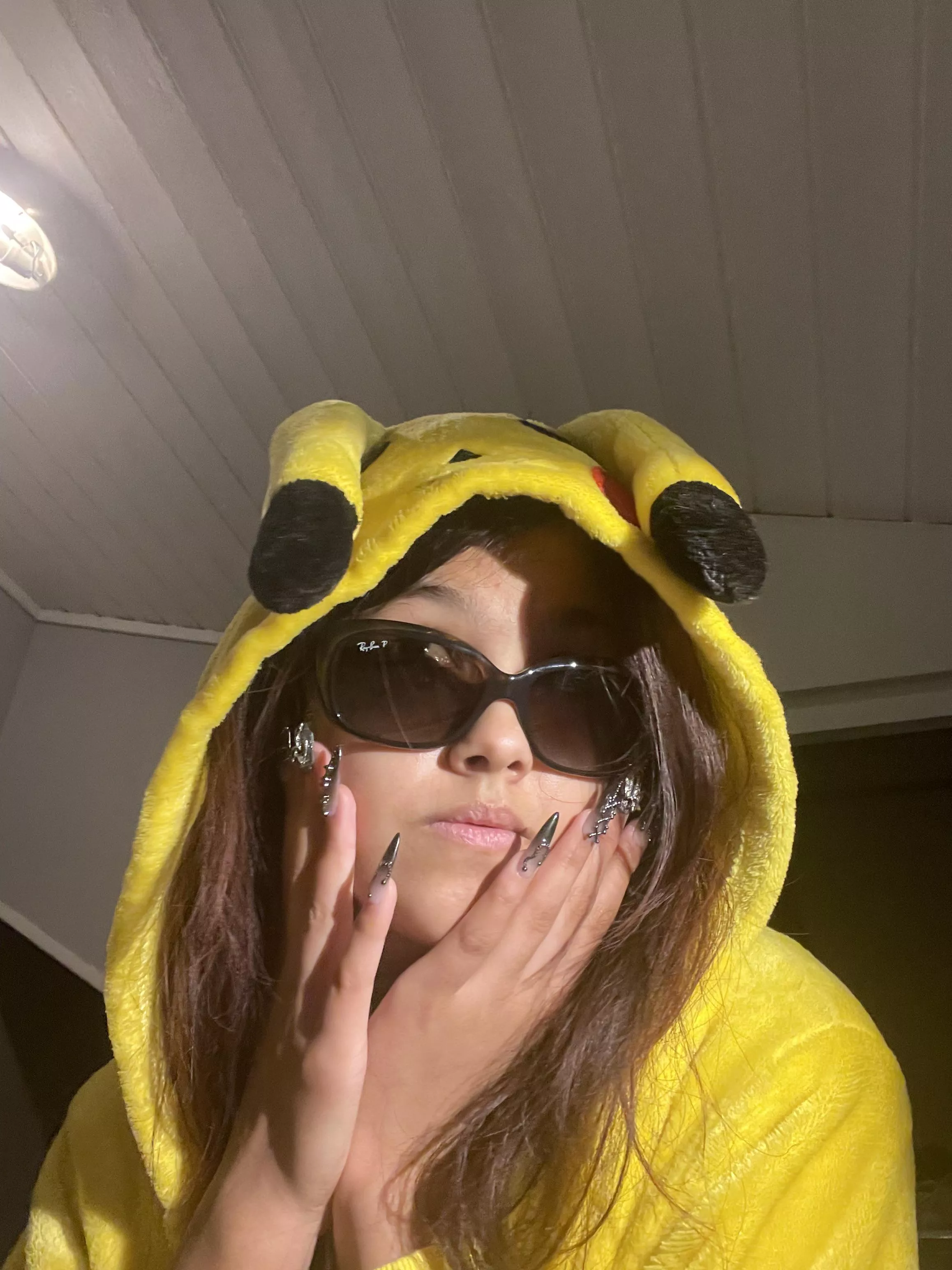 How's your locktober going? Imagining my new nails tapping on your cage 🔒💅