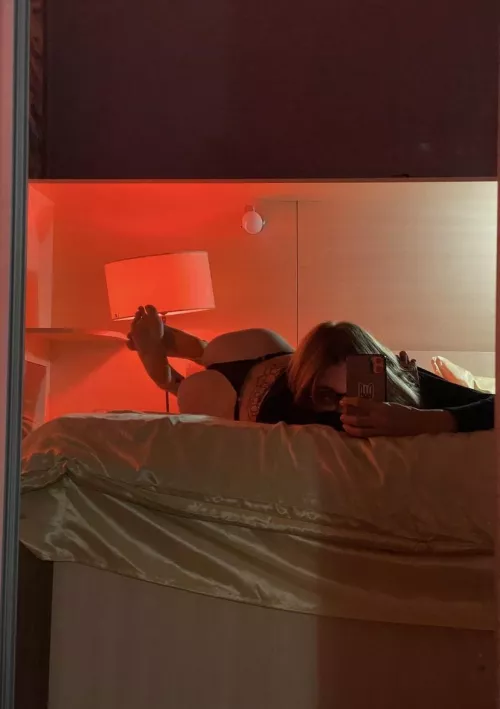 I can hold my feet not only this lamp