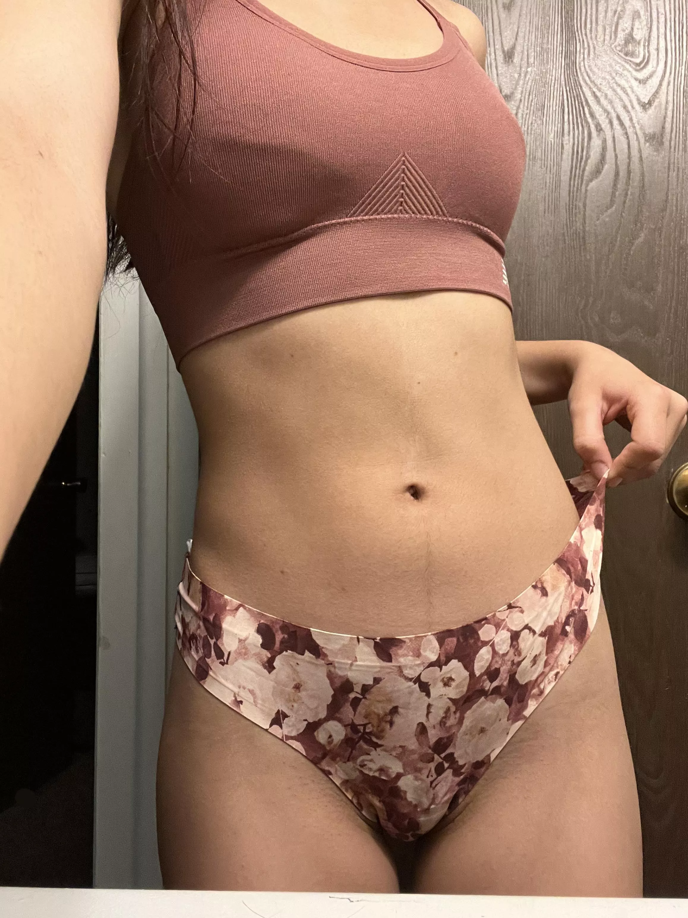 I do alot of gym workouts, runs and hikes. Check out my menu for options