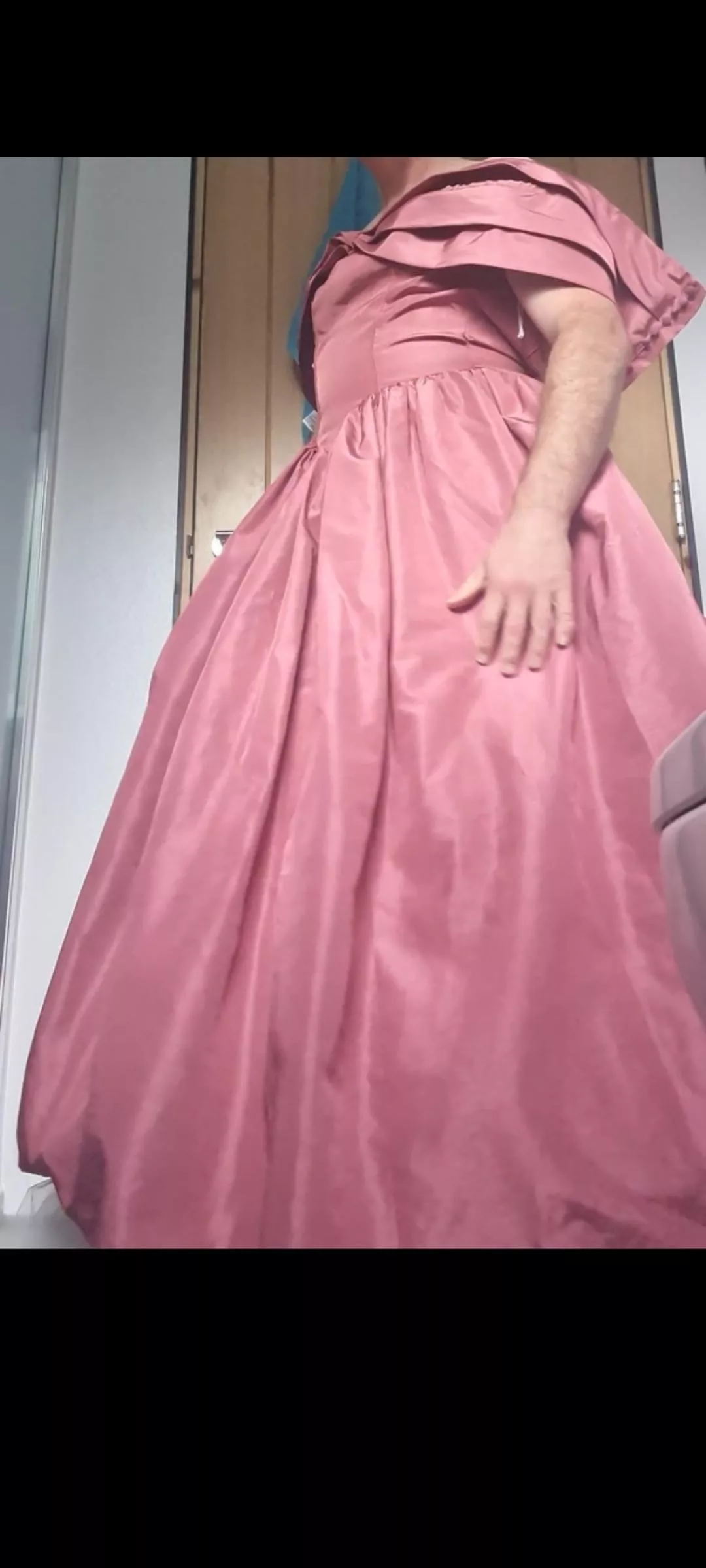 I just absolutely adore my huge vintage 80s bridesmaid dress! I am so in love with it! Mmmmm