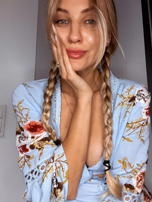 I like to be taken by my braids