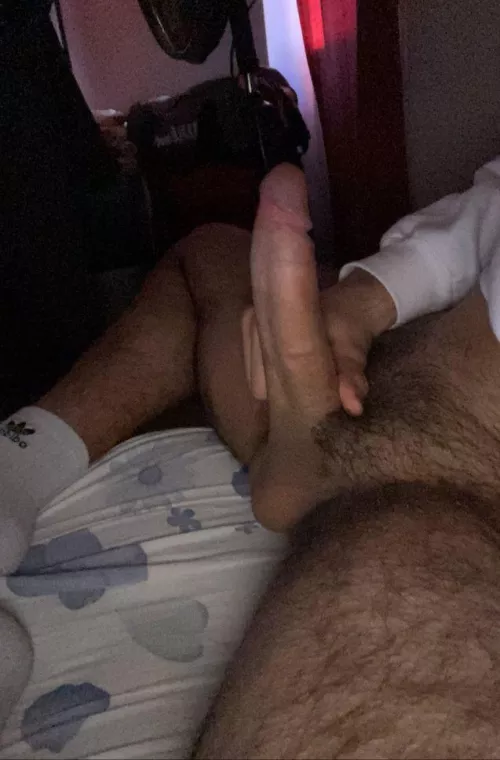 I want a bro I can show pics of my big thick cock. Wanna be that type of bros?