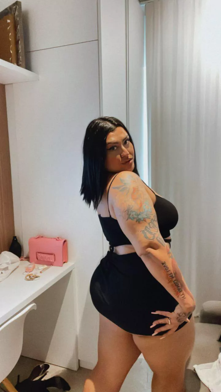 I want you to spray my tits with your warm cum
