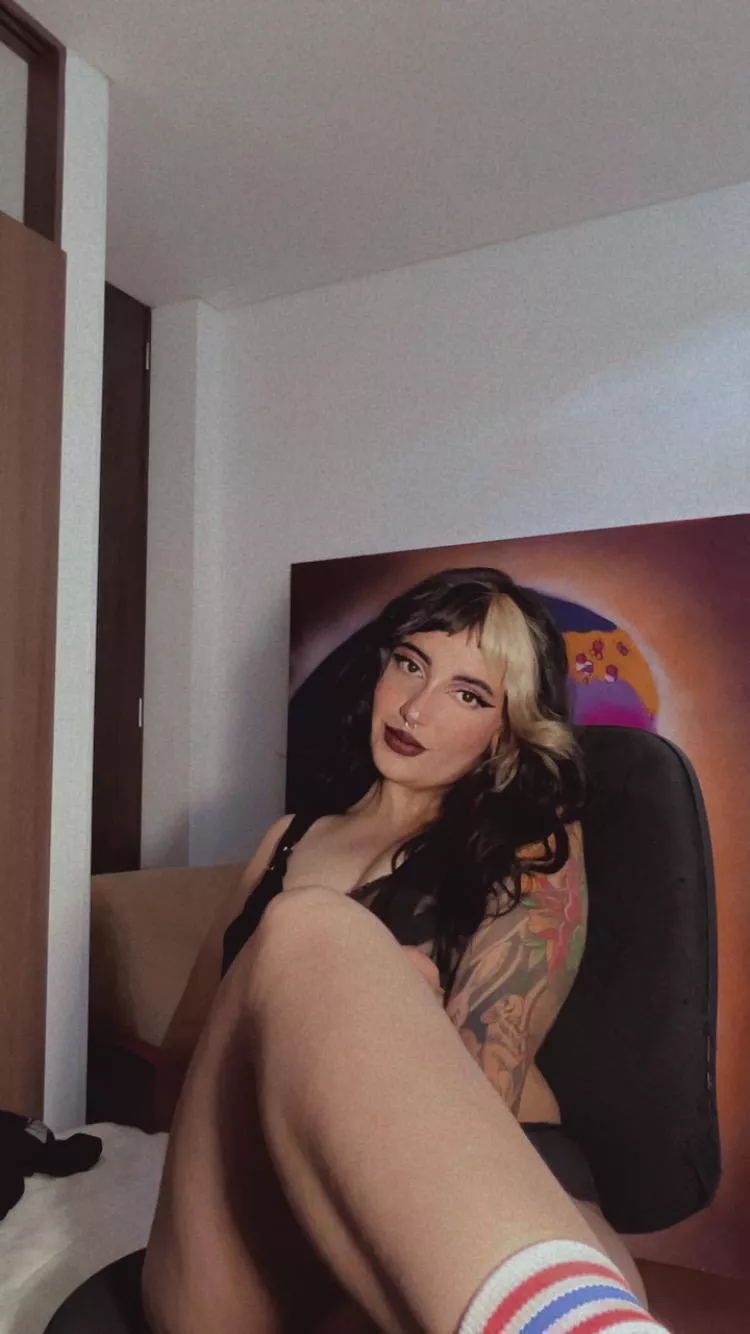 I would like to hear from you, talk about your life, your tastes and your dreams. Also, we can have fun the way you like best, don't worry, I'm willing to do anything for you! Just online. Can verify if you're interested! 