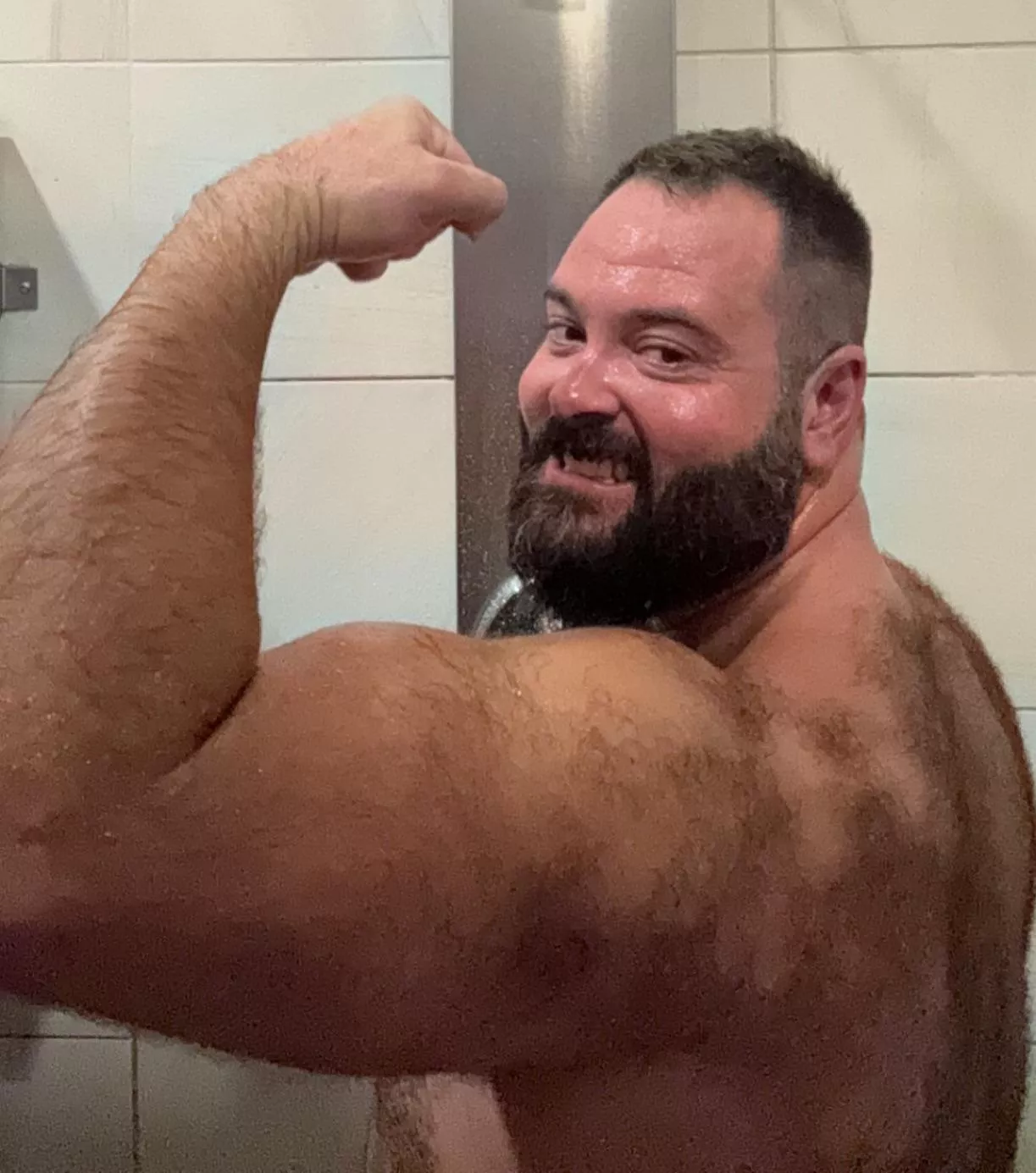 If you went to the gym and didn’t flex in a camera or mirror… did you go to the gym at all?