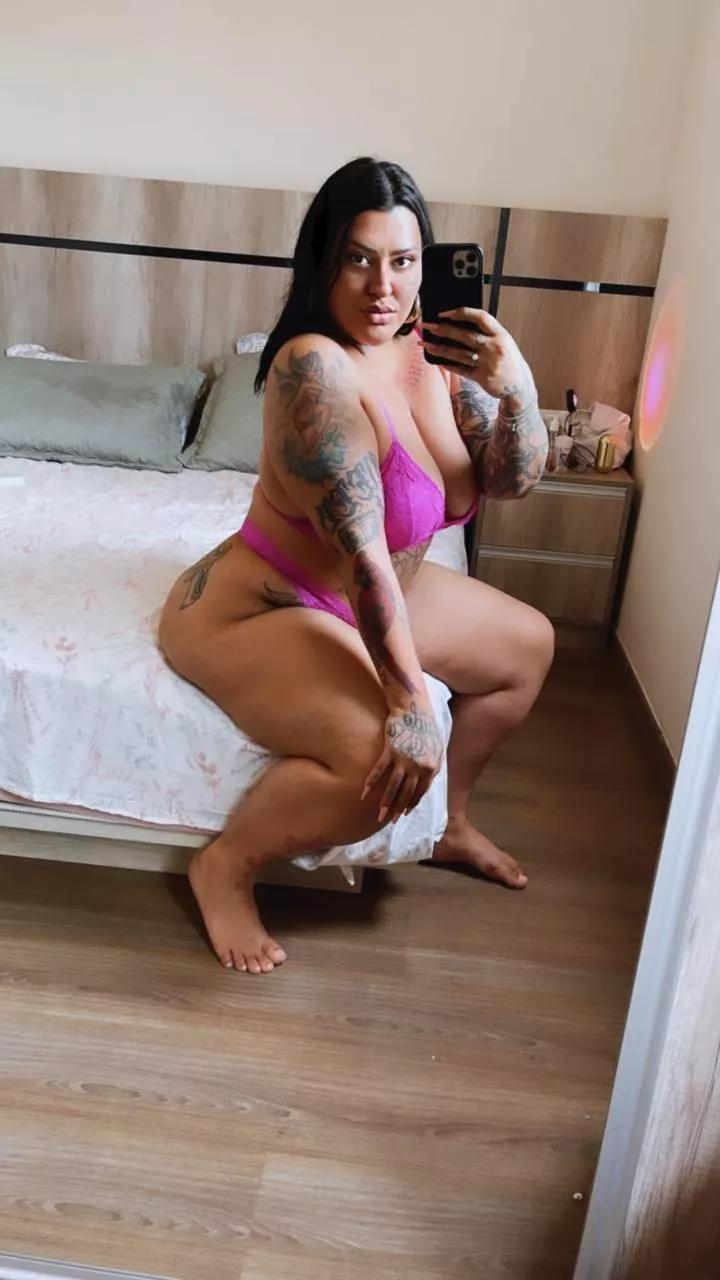 I'll show you my pussy the first time we meet. What are you gonna do with it
