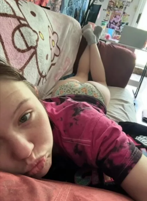 I’m a busy girl and my socks definitely show it! DM me & let’s talk about sniffing 😍discreet tracked shipping 🧦