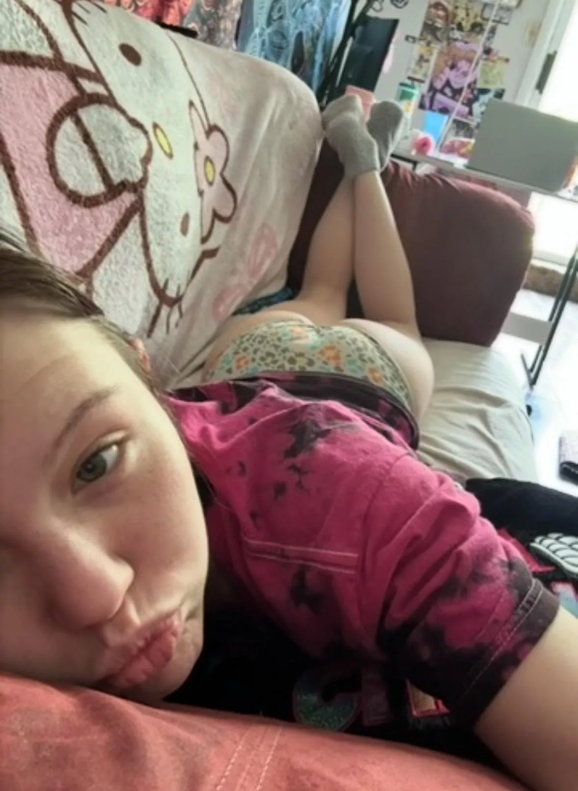 I’m a busy girl and my socks definitely show it! DM me & let’s talk about sniffing 😍discreet tracked shipping 🧦