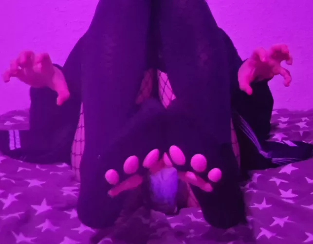 I'm a scaryyy boy >;3