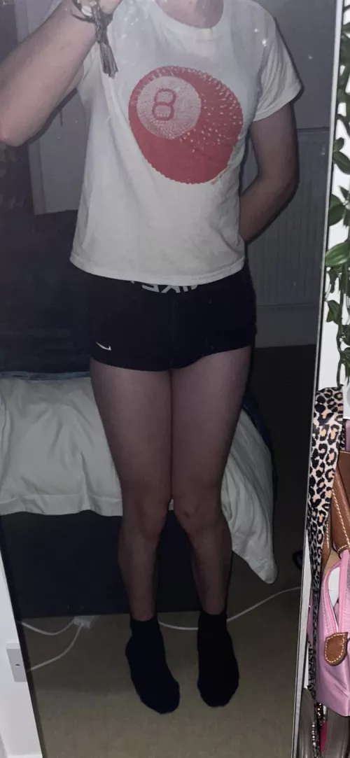 I’m bored, text me on kik 😋💗