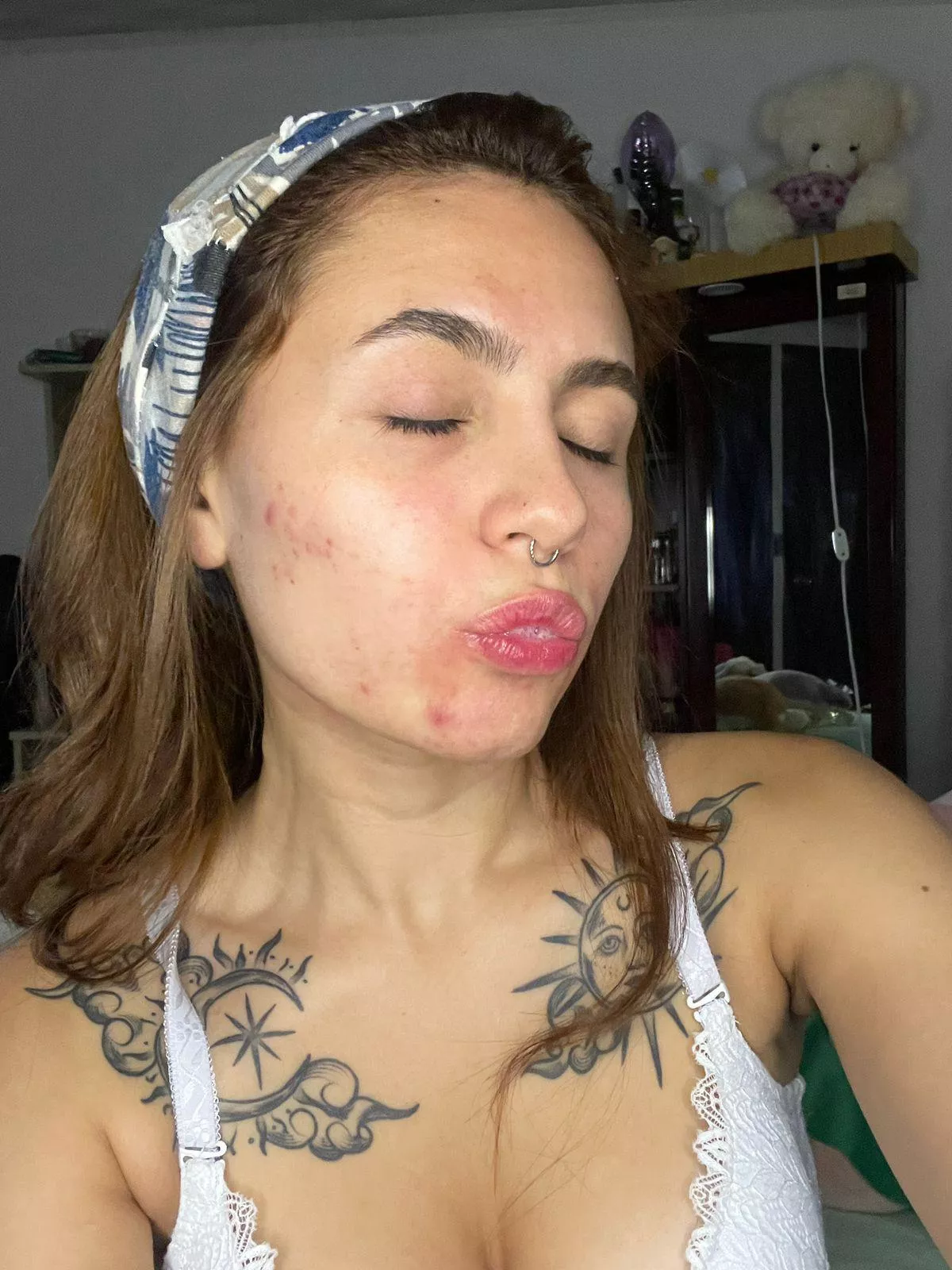 I’m waiting for you to come and take a wet kiss from me