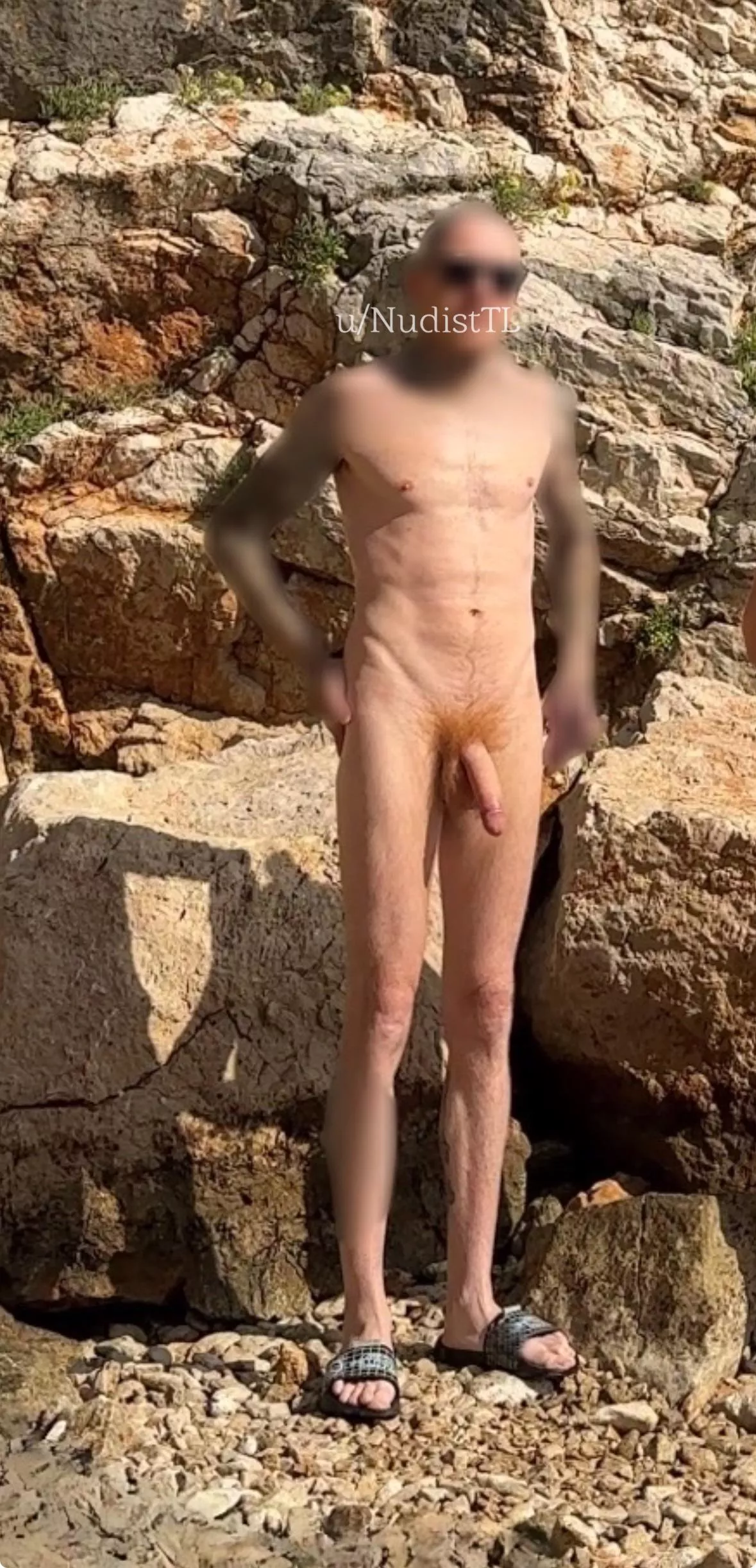 It’s always fun to see people’s faces when they see my big ginger bush at the beach. And I’m proudly showing it. Would you just look or come over and tell me if you like it ? 😊🧡