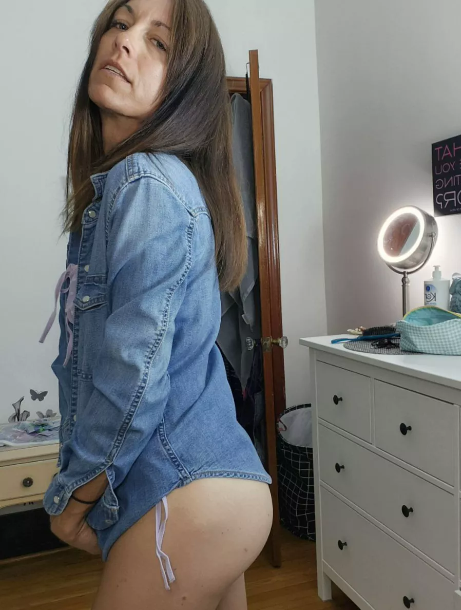 Its not my fault that young cubs wanna rail me... i wanna fuck them too