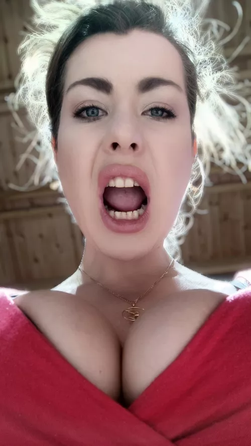 It's so comfy inside my mouth! Come here) My tongue is waiting for you!