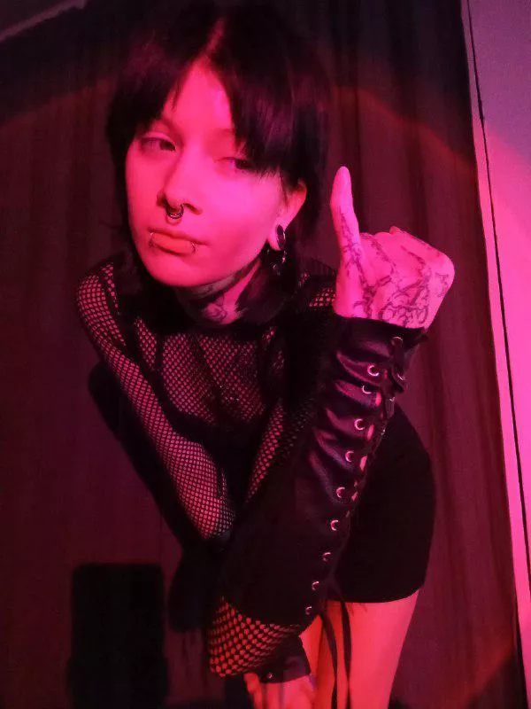 I’ve allowed you to look at me, but you can’t help but feel small and weak next to my power. Do you realize that you’ll never be able to meet my expectations? 🤏🏻🤏🏻🤏🏻🤏🏻