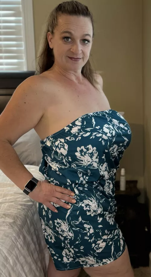 Just showing of my milf body