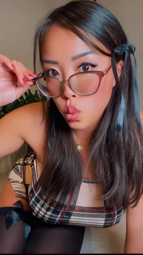 Knock, knock! I'm horny!