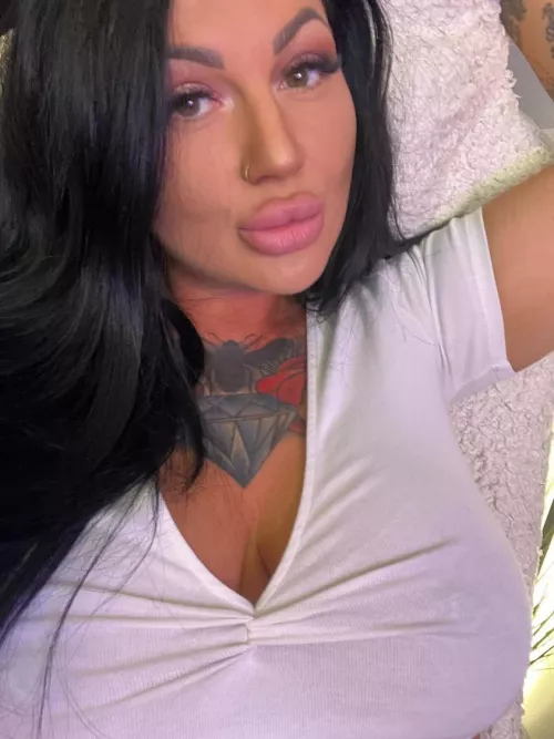 [krysstal007] i'm live right now guys. come say hi