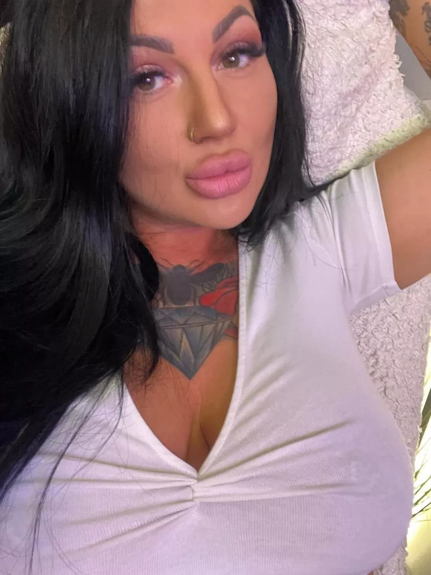 [krysstal007] i'm live right now guys. come say hi