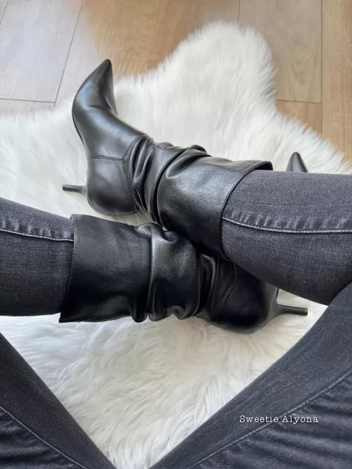 Leather boots 