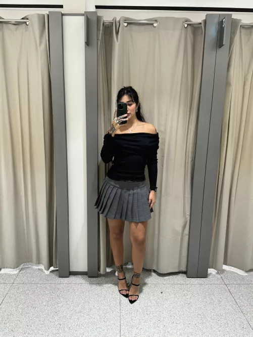 Looking cute with this skirt and i feel sexy with these heels
