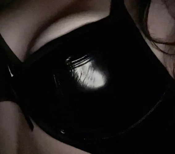 Love leather🖤🖤(can’t really see the bow)