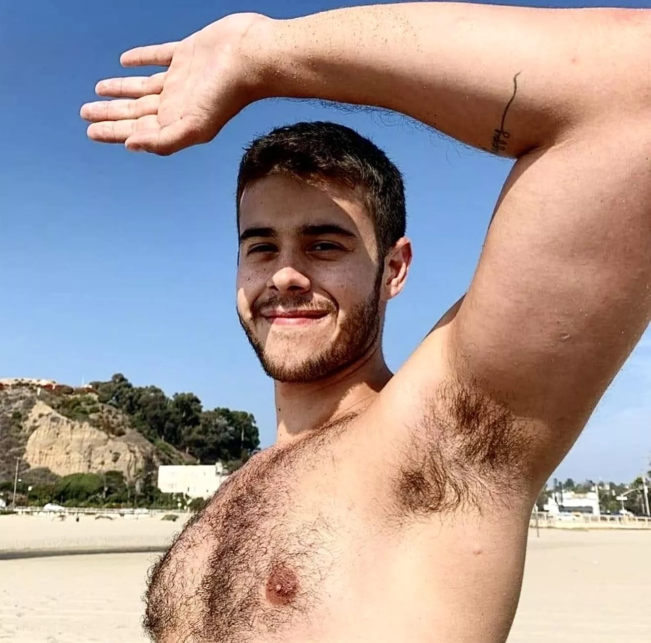 Make sure to raise your arms up whenever possible 😈