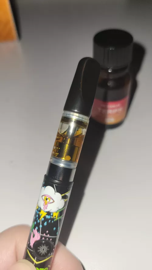 Mixed up the Crunchers distillate with Dr. Ganja HTFSE, 2:5 ratio HTE to dist this things really smoothe smokes like a high end resin/rosin pen. Max core .5g hardware hits nice with preheat but cooling down between hits. Yeah like none of that throat har